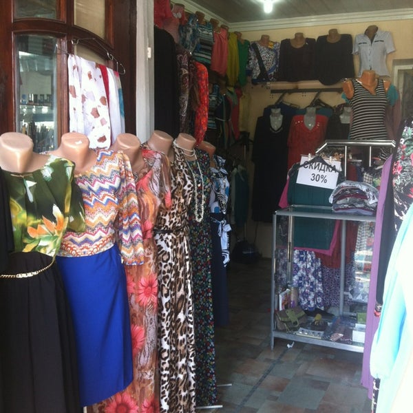 худжанд одежда. национальный платья таджикистана худжандский. таджикские национальные платья. спортивный магазин в худжанде. рынок платков.