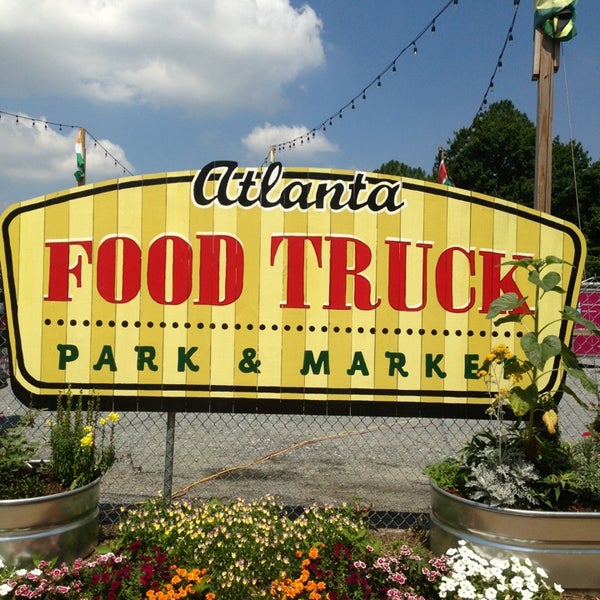6/12/2013 tarihinde Jill H.ziyaretçi tarafından Atlanta Food Truck Park &amp; Market'de çekilen fotoğraf
