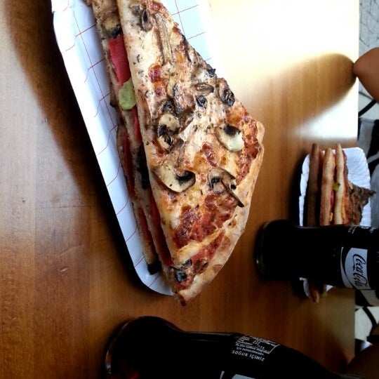 Снимок сделан в The City&#39;s Pizza пользователем Hande Ö. 7/5/2014