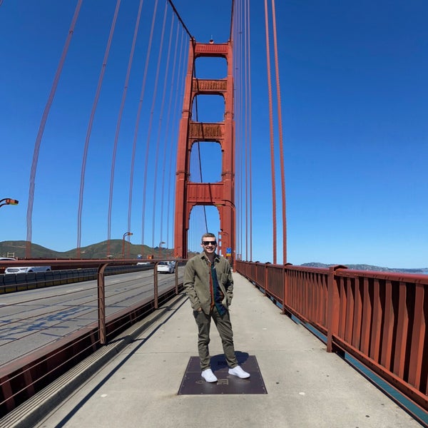 Foto diambil di Golden Gate Bridge oleh Zach G. pada 3/26/2021