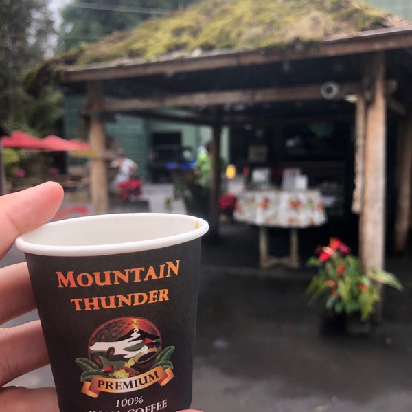 Снимок сделан в Mountain Thunder Coffee Plantation пользователем Zach G. 12/9/2021