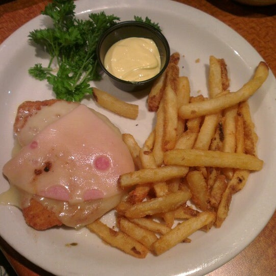 Photo taken at Sizzler by Halyna F. on 7/26/2013