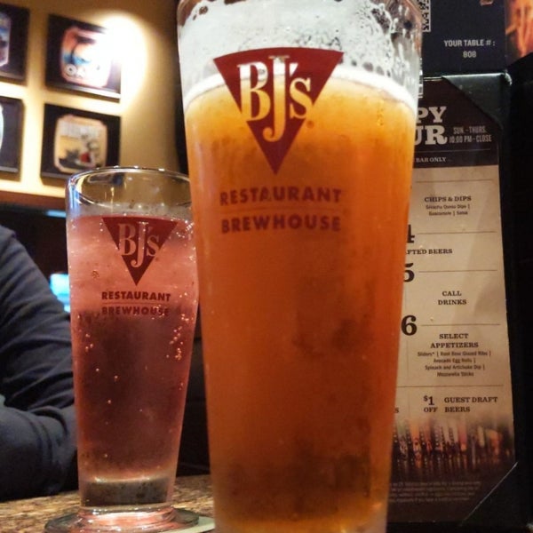 Photo taken at BJ&#39;s Restaurant &amp; Brewhouse by Noah K. on 3/6/2020