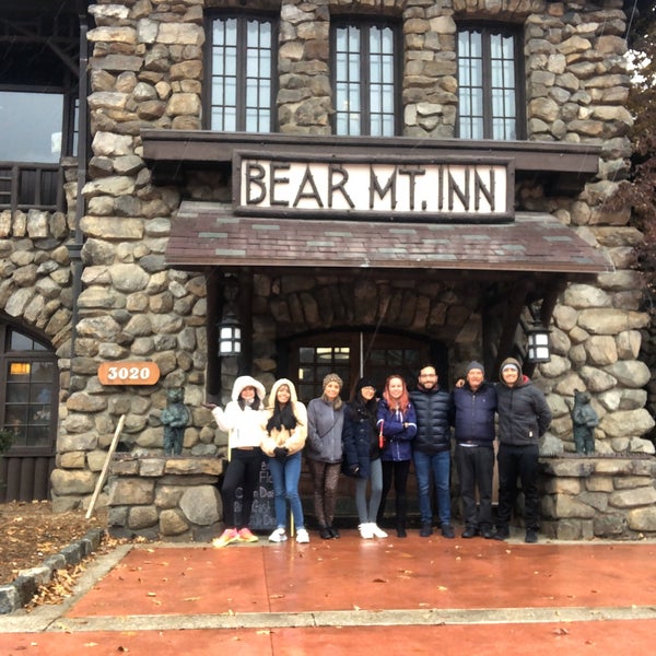 Foto tirada no(a) Bear Mountain Inn por Laurent G. em 11/22/2019