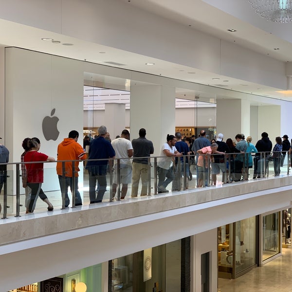 Photos at Apple Montgomery Mall Electronics Store in Bethesda