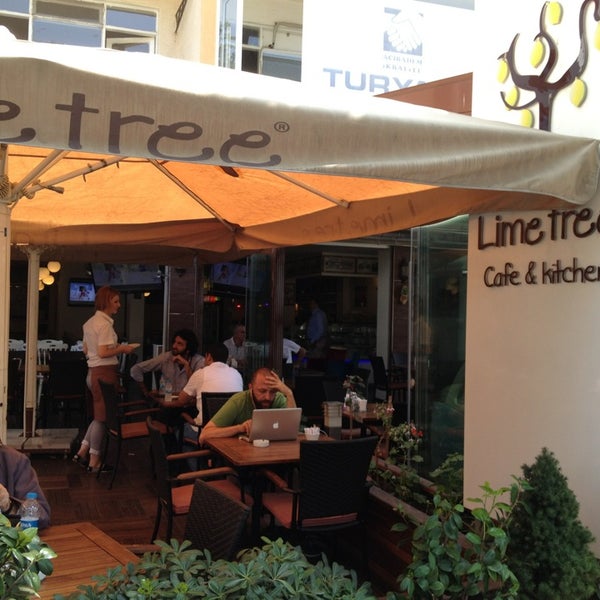 8/20/2013에 Sureyya U.님이 Lime Tree Cafe &amp; Kitchen에서 찍은 사진
