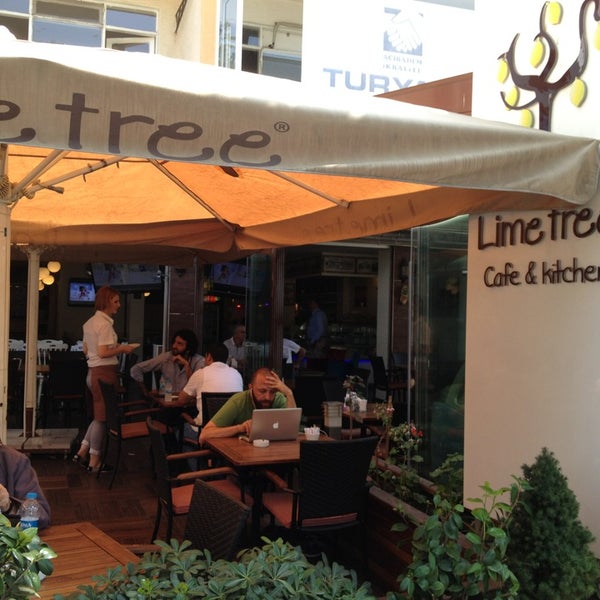 8/19/2013 tarihinde Sureyya U.ziyaretçi tarafından Lime Tree Cafe &amp; Kitchen'de çekilen fotoğraf