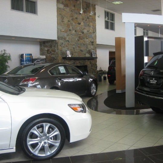 Piazza Acura of West Chester's showroom