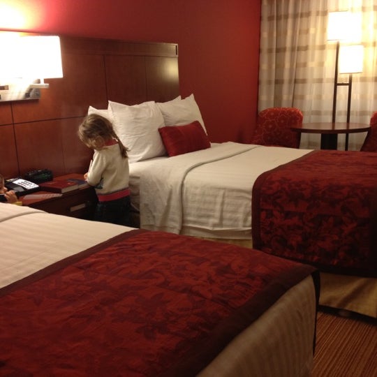 Photo taken at Courtyard by Marriott by Luciana M. on 11/23/2012