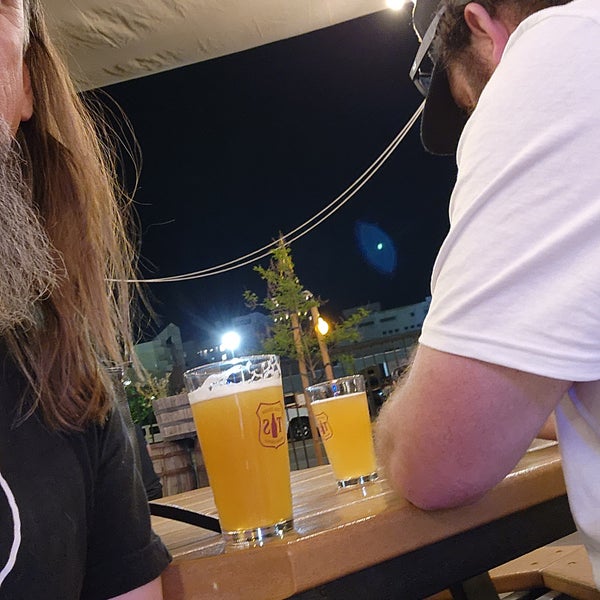 Foto diambil di Full Circle Brewing Co. oleh Rick C. pada 4/23/2023