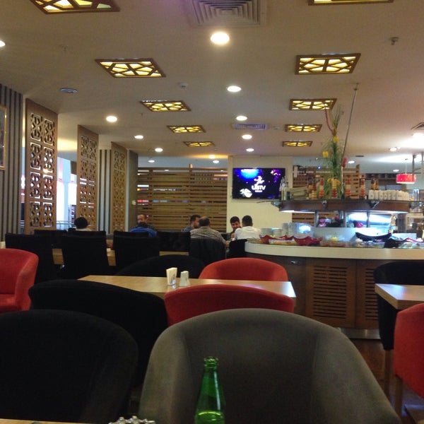 Foto tirada no(a) Ada Cafe Family Mall por Zana S. em 12/6/2014