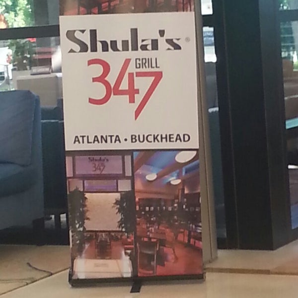 รูปภาพถ่ายที่ Shula&#39;s 347 Grill โดย Satchel K. เมื่อ 6/15/2013
