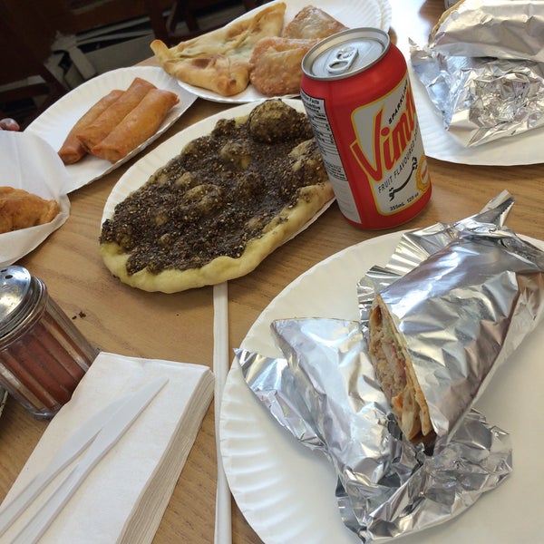 9/30/2015 tarihinde Marwah F.ziyaretçi tarafından Boston Shawarma'de çekilen fotoğraf
