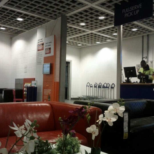 11/1/2012 tarihinde Matt W.ziyaretçi tarafından IKEA'de çekilen fotoğraf