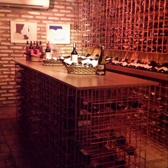 Garrafeira 520 - Wine Shop in Meireles