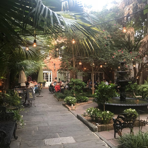 Charming and beautiful (pet friendly) terrace, friendly staff and the food was among the best we had in New Orleans. Delicious. We will definitely come back here.