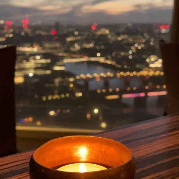 Photo taken at Oblix at The Shard by Beshoo ✨ on 5/16/2022
