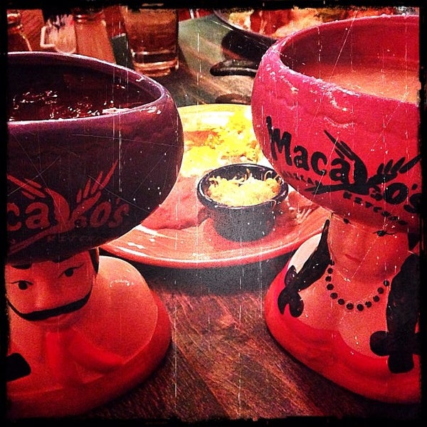 12/27/2013 tarihinde Jessie W.ziyaretçi tarafından Macayo’s Mexican Kitchen'de çekilen fotoğraf