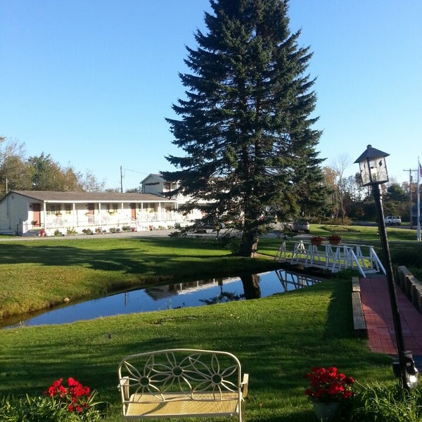 Bay Leaf Cottages & Bistro Hotel