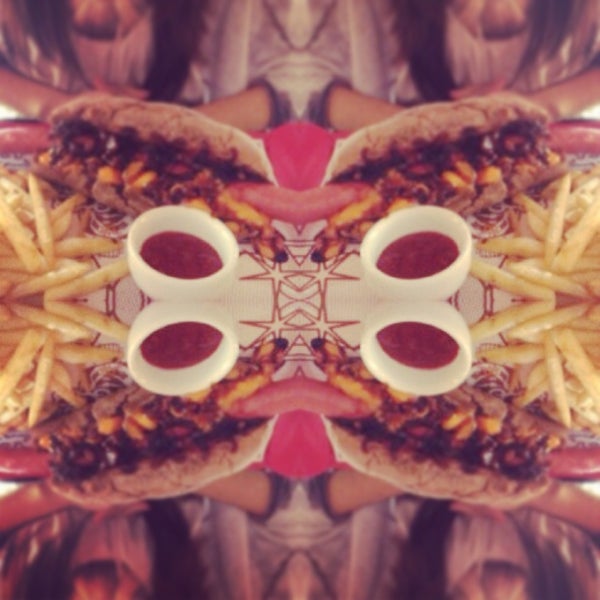 รูปภาพถ่ายที่ Pugg Hot Dog Gourmet โดย Fernanda V. เมื่อ 7/31/2013