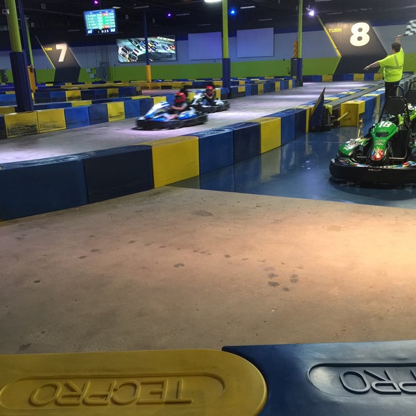 Foto diambil di I-Drive Indoor Kart Racing oleh S N33KY1 pada 9/13/2015