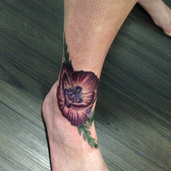 7/12/2014 tarihinde Alissa R.ziyaretçi tarafından Damask Tattoo'de çekilen fotoğraf