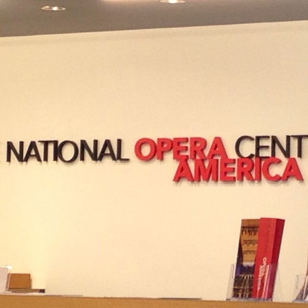 Foto tomada en The National Opera Center  por Majo M. el 10/16/2013
