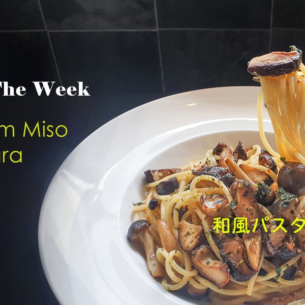 Mushroom Miso Carbonara: a vegetarian Wafu pasta dish prepared without cream. An umami-packed recipe with a sprinkle of crunchy Furikake topping. For a limited time only @ $13.50+ from 12 May 2021.