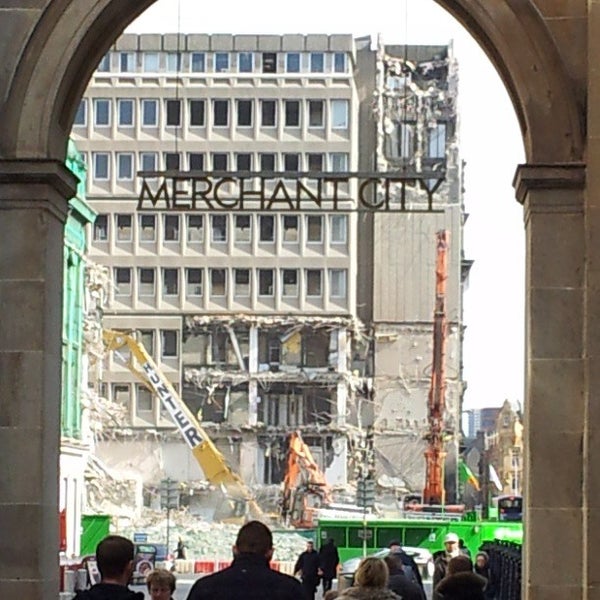 4/9/2013 tarihinde John G.ziyaretçi tarafından Royal Exchange Square'de çekilen fotoğraf