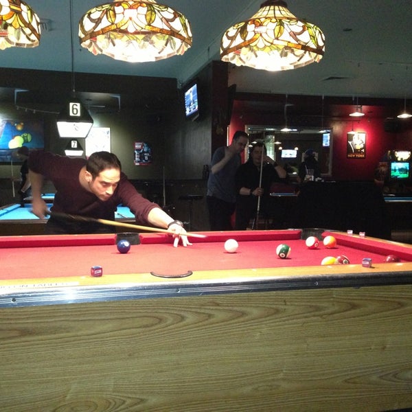 2/13/2013にCristinaがEastside Billiards &amp; Barで撮った写真
