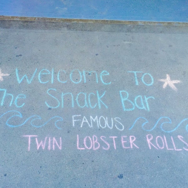 Das Foto wurde bei Easton Beach Snack Bar von Cristina am 6/13/2015 aufgenommen