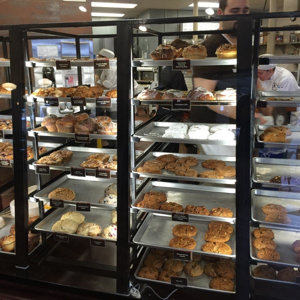 2/6/2015에 Robert L.님이 Specialty’s Café &amp; Bakery에서 찍은 사진
