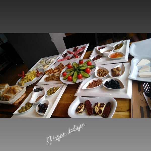 รูปภาพถ่ายที่ Moda Restoran โดย Ebru เมื่อ 3/18/2018
