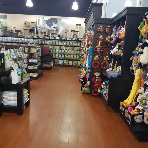 Bosley's On Lonsdale Pet Supplies Store in North Vancouver