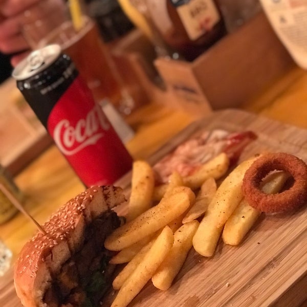 Das Foto wurde bei Burger No301 von Oğuz S. am 12/24/2017 aufgenommen