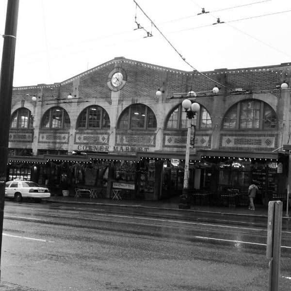Corner Market Building Structure in Pike Place