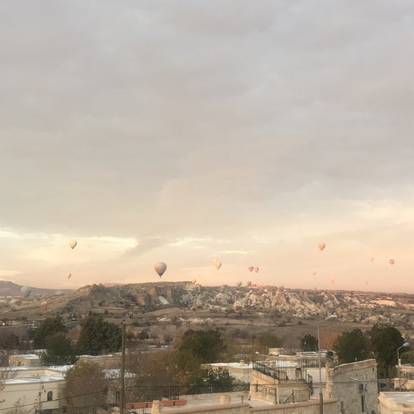 Balloons in the morming☕️#thecappadociahotel #kapadokya #landscape #wanderlust #travelling #travelturkey #bestvacations #holiday #viaje #Voyage #travelstoke #cappadocia #beautifulhotels #ürgüp