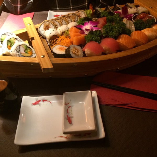 Photo prise au Sushi Palace par Emre Y. le11/21/2017