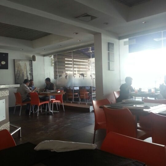 Foto tomada en Friends Rest &amp; Lounge  por Maribel Alejandra el 1/22/2013
