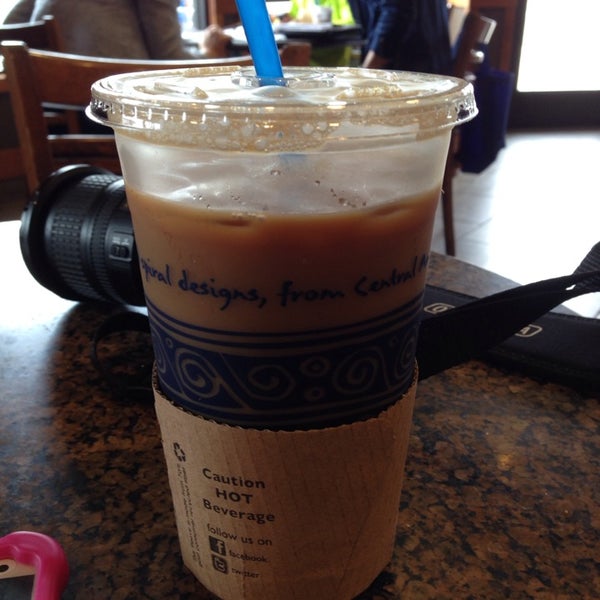 Foto scattata a Peet&#39;s Coffee &amp; Tea da Melissa K. il 8/10/2014