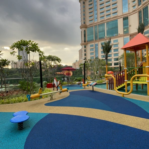 Foto diambil di Sunway Resort Hotel &amp; Spa oleh Abdulrahman pada 2/28/2023