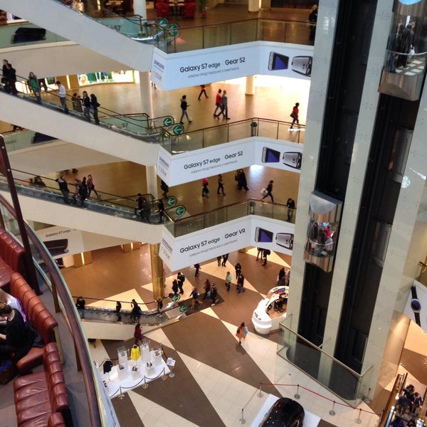 Foto tirada no(a) Galeria Shopping Mall por Владимир Л. em 4/29/2016
