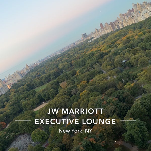 Foto diambil di JW Marriott Essex House New York oleh Amolah pada 10/16/2022