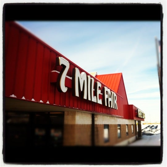 รูปภาพถ่ายที่ 7 Mile Fair โดย Leigh L. เมื่อ 2/2/2013