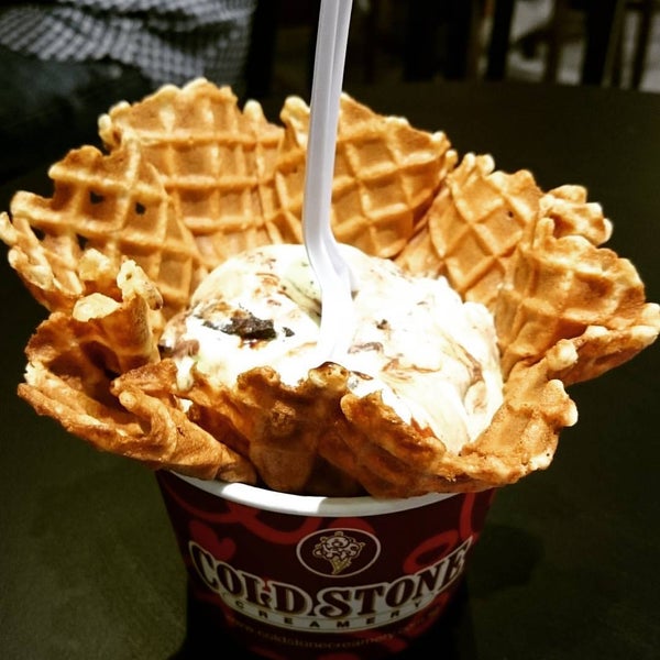 Photo taken at Cold Stone Creamery by Dan L. on 2/5/2016