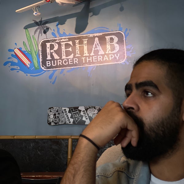 Photo taken at Rehab Burger Therapy by Moツ on 7/31/2021