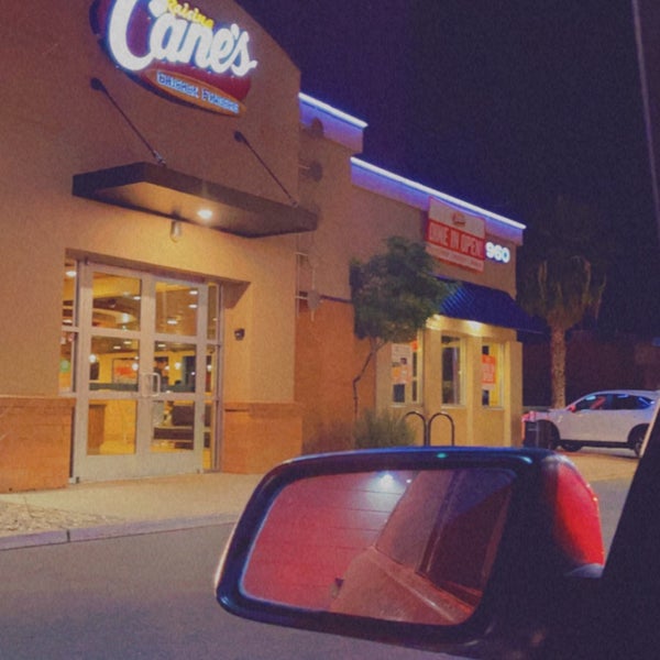 Photo taken at Raising Cane&#39;s Chicken Fingers by Moツ on 5/23/2021