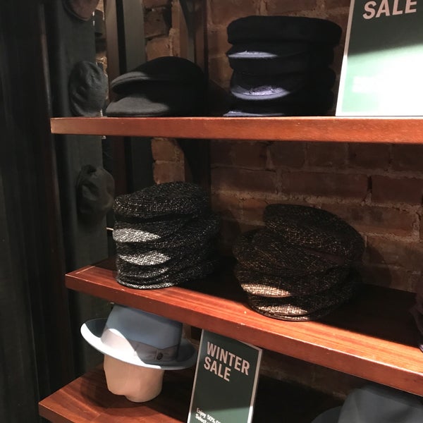 12/29/2018 tarihinde Mark B.ziyaretçi tarafından Goorin Bros. Hat Shop - West Village'de çekilen fotoğraf