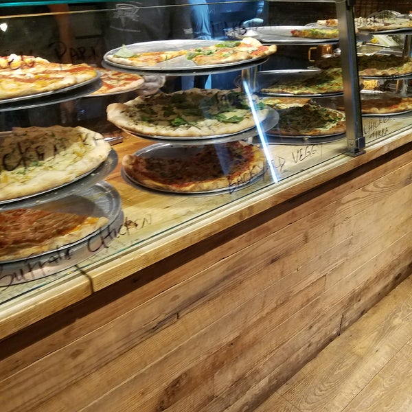 7/22/2018 tarihinde Chris H.ziyaretçi tarafından Wiseguy NY Pizza'de çekilen fotoğraf