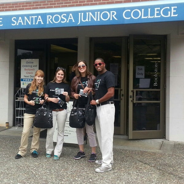 Foto tirada no(a) Santa Rosa Junior College por Marlon C. em 8/20/2013